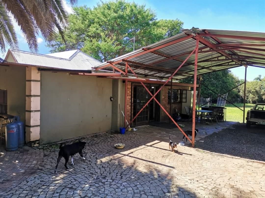 Commercial Property for Sale in Tweeriviere A H North West